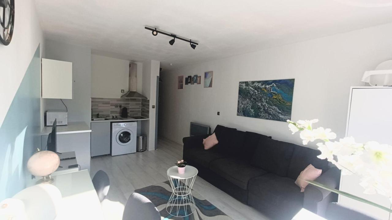 Studio 26M2 Centre Ville Renove Avec Parking Prive Λα Γκραντ-Μοτ Εξωτερικό φωτογραφία